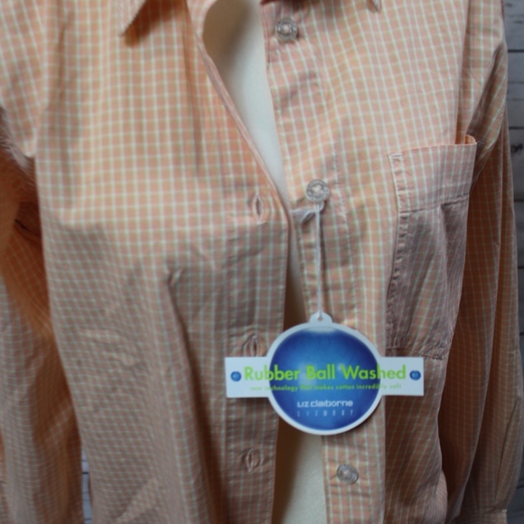 NWT Liz Claiborne Peach Button Down Top - Picture 2 of 4